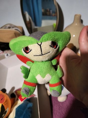 Peluche pokemon center viridium
