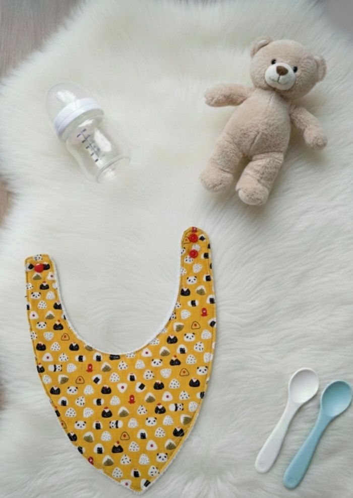 Bavoir bandana 9 mois à 18 mois Création fait main artisanale - photo numéro 2