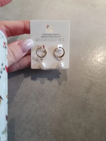 Boucle d'oreille perle