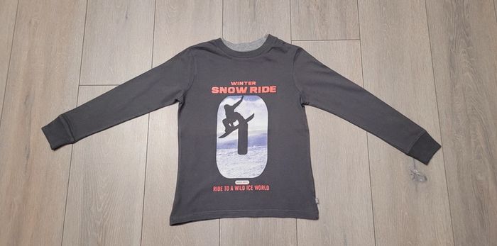 Maillot manche longue gris. Garçon 8 ans. Marque Okaidi