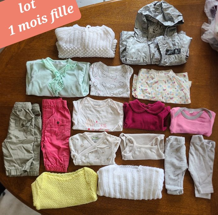 Lot de 16 vêtements 1mois fille
