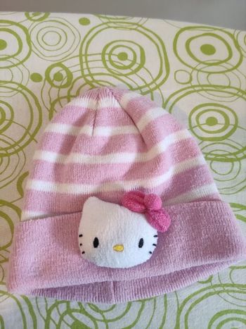 Bonnet rose clair rayé blanc