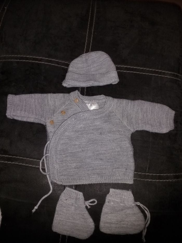 Lot de gilet en 1 mois