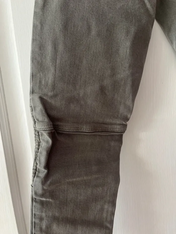 Jean fille 9 ans – Zara – Gris avec détails genoux - photo numéro 6