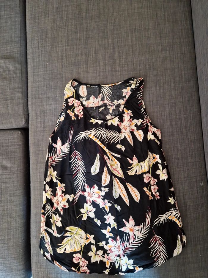 Petit haut fleuri - photo numéro 1