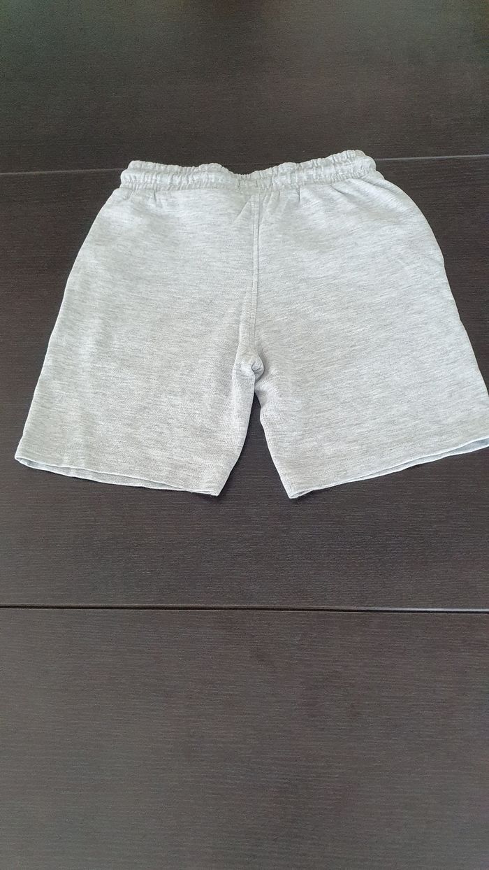 Short gris en 9/10 ans - photo numéro 5