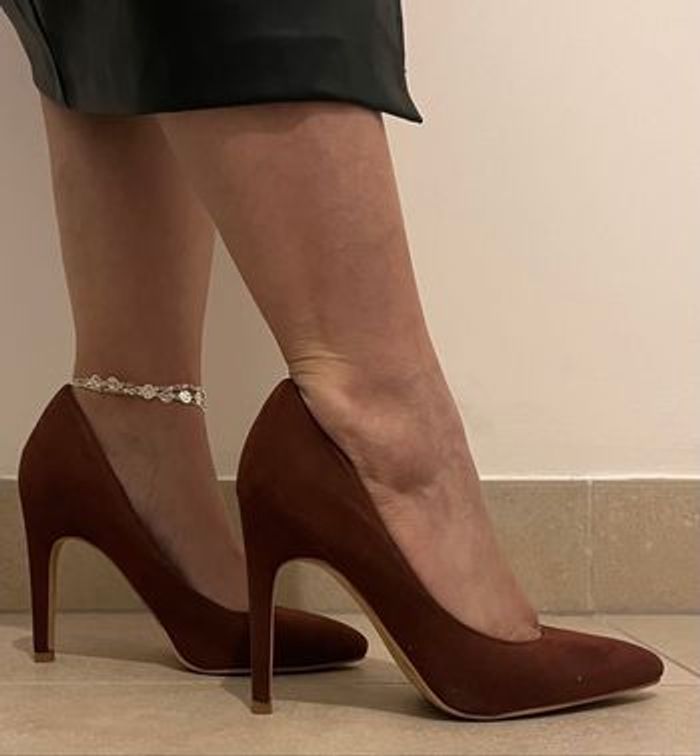 Escarpin daim bordeaux - 38 - bon état. - photo numéro 2