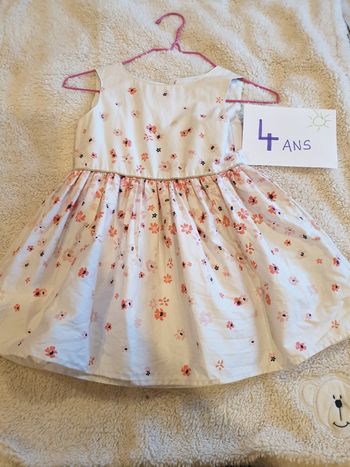 Robe 4 ans