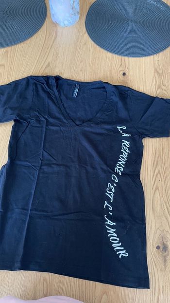 Jolie t-shirt col V manche courte