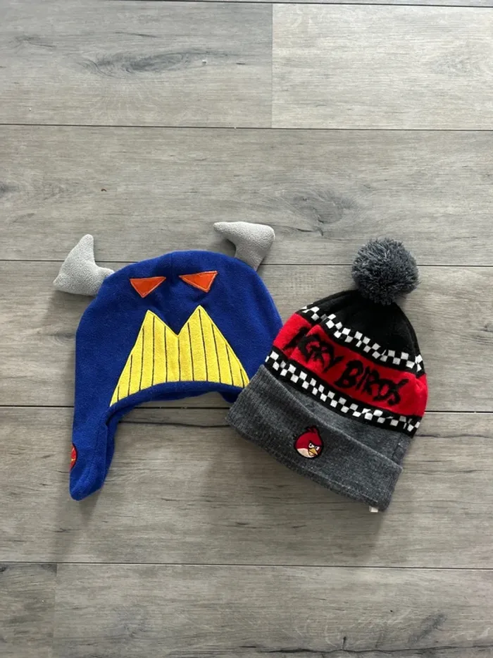 Lot 2 bonnets