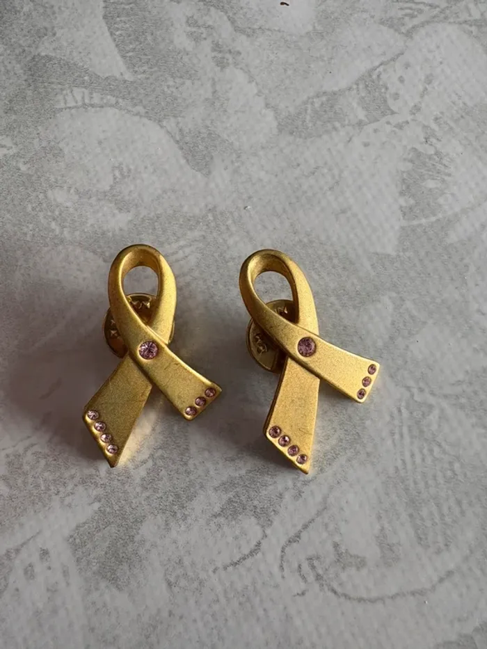 Pin’s doré