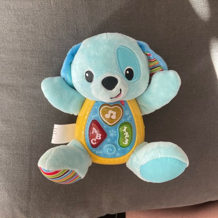 Chiot musical en peluche