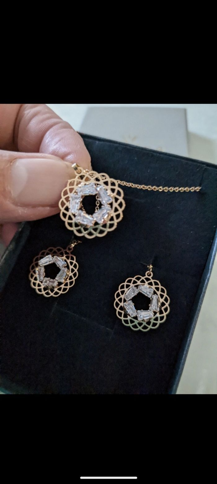 Magnifique parure Gioyes plaqué or 24 carats sertis de zirconiums. - photo numéro 8