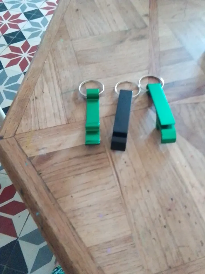 Lot de 3 porte clés décapsuleur neuf - photo numéro 2