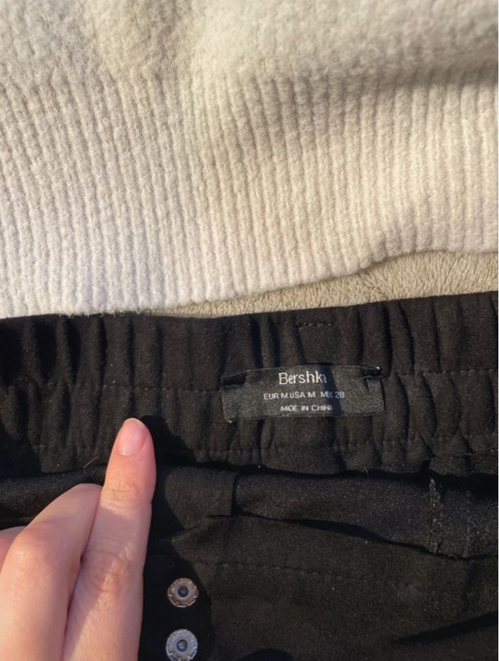 Jupe en daim noir Bershka - photo numéro 3