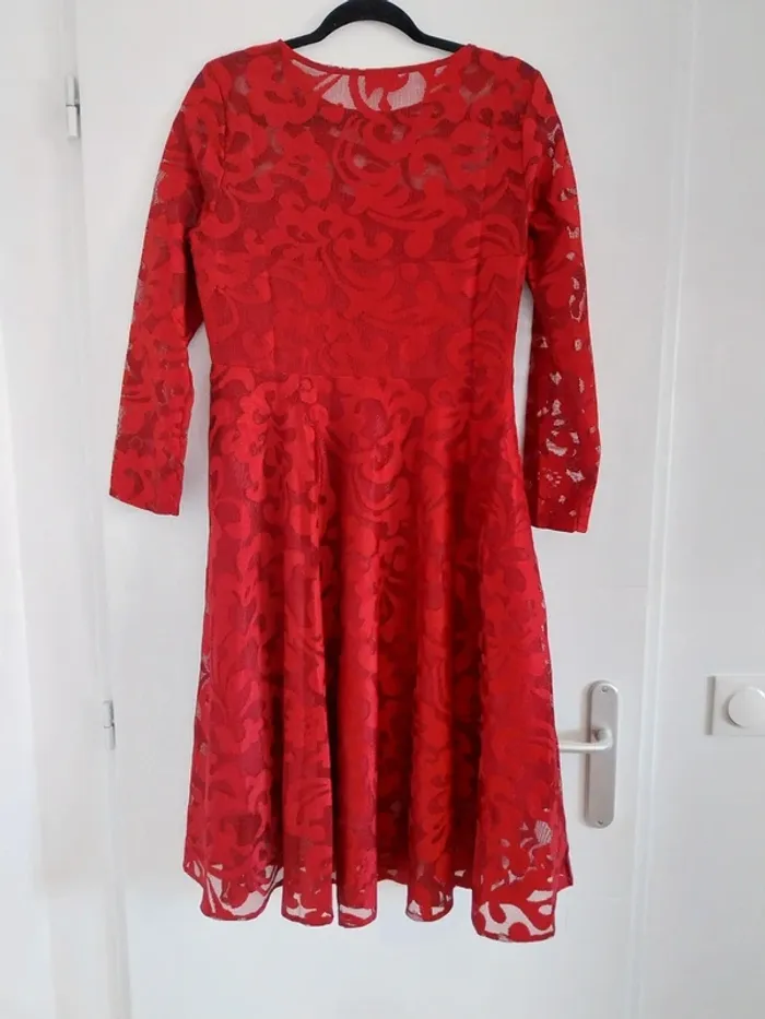 Robe rouge type dentelle - photo numéro 6