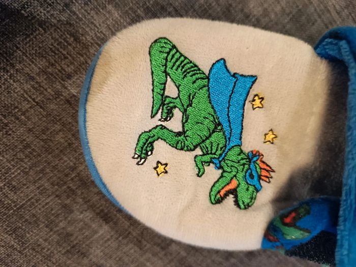 Chaussons Primark Dinosaures tout doux taille 28 - photo numéro 2
