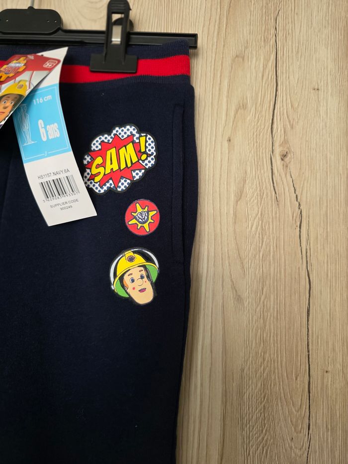 BAS DE JOGGING GARÇON 👦 SAM LE POMPIERS 🚒 FIREMAM BLEU MARINE NEUF AVEC ÉTIQUETTE DESSUS TAILLE 6ANS - photo numéro 2