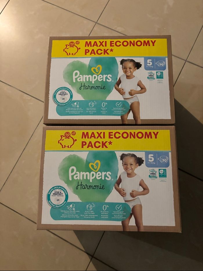 Lot de cartons de couches Pampers taille 5 harmonie