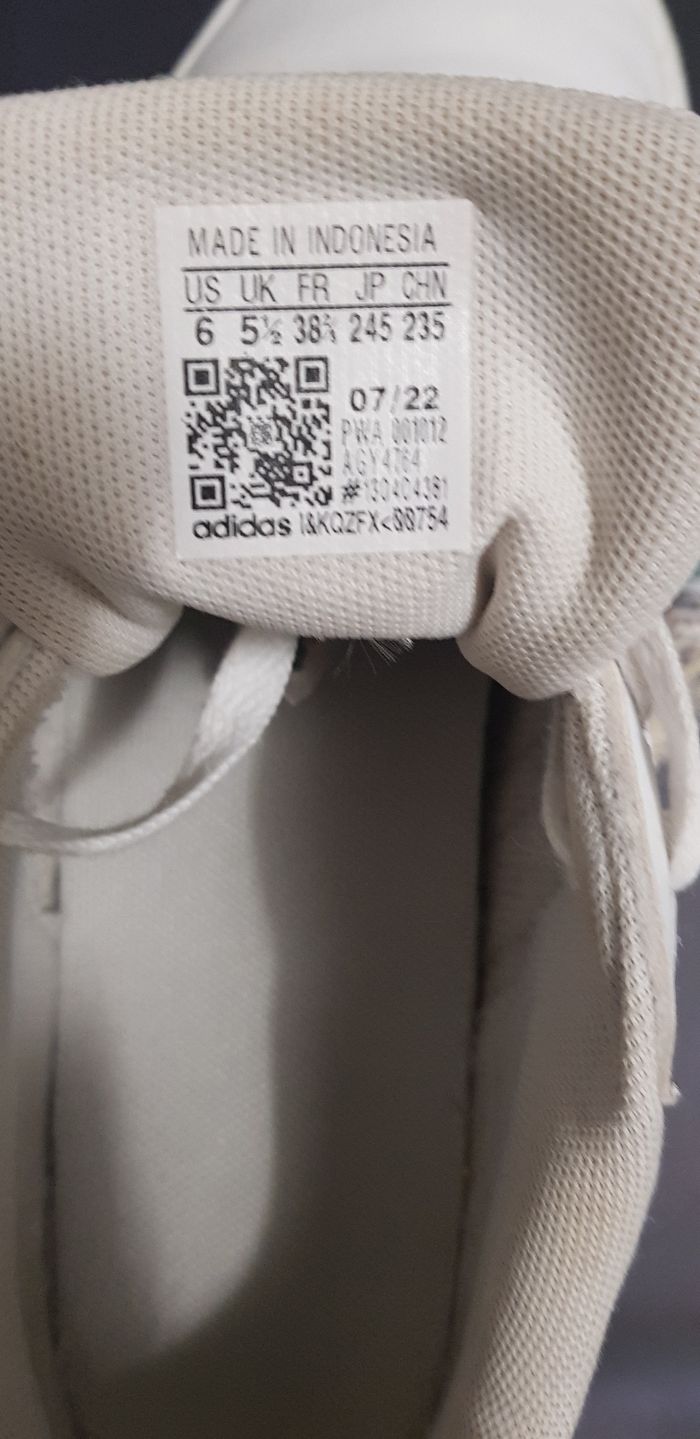 Basket marque Adidas taille 38.5 - photo numéro 4