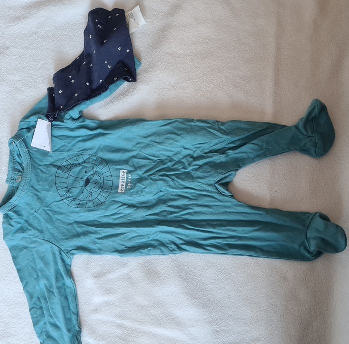 Body 3 mois avec bavoir - photo numéro 2