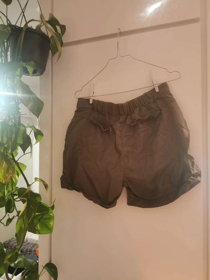 Short léger kaki - photo numéro 5