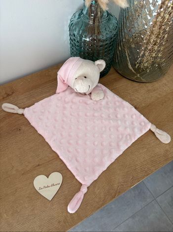 Doudou ours bonnet rose très bon état