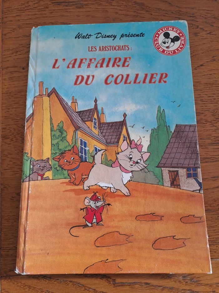 Livre  les aristochats l'affaire du collier
