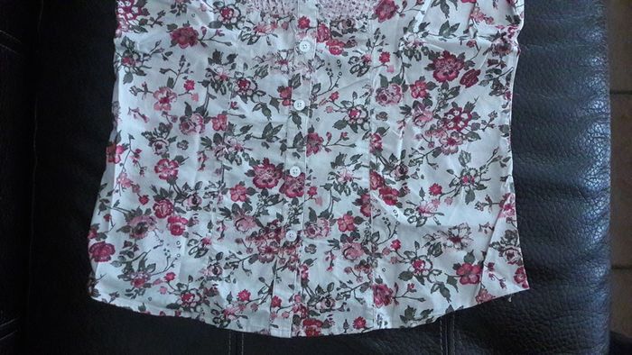Haut type chemisier avec beau décolleté en V , taille 40, tons rose-beige - photo numéro 3