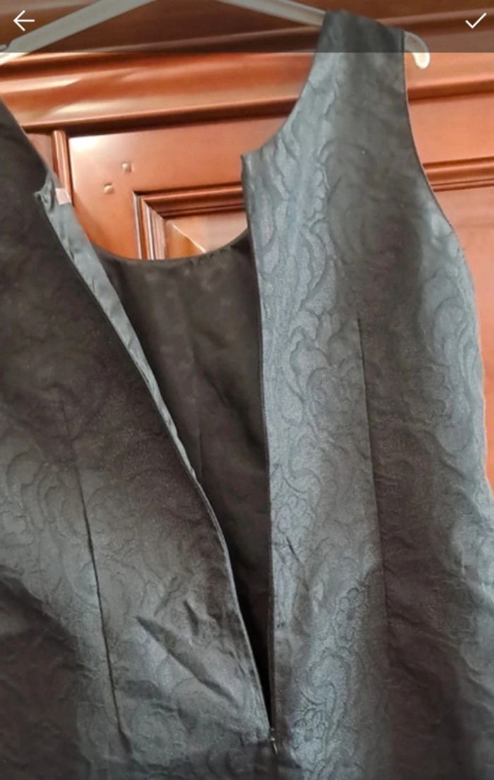 Robe noire avec motifs relief TBE Taille 40 - photo numéro 6