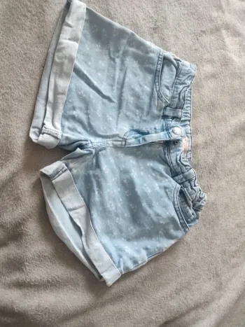 Short fille