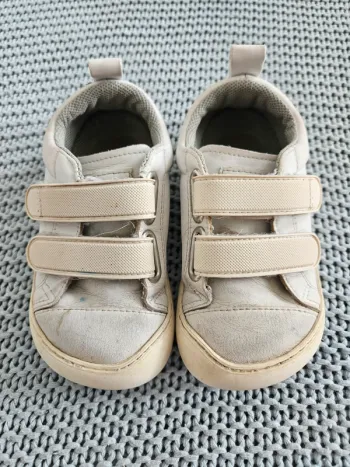 Zapato feroz blanches