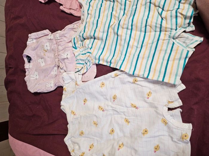 Lot vêtements été fille / bébé robe 3 mois / barboteuses - photo numéro 3