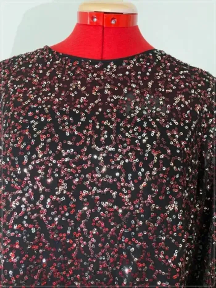 Robe sequins dos nu noir rouge et argent H&M - photo numéro 3