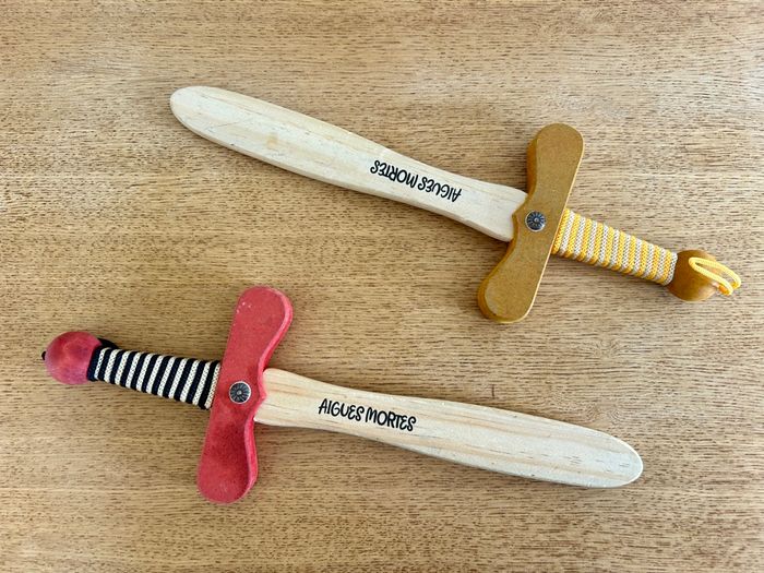 Lot de 2 épées en bois pour petit chevalier - photo numéro 2