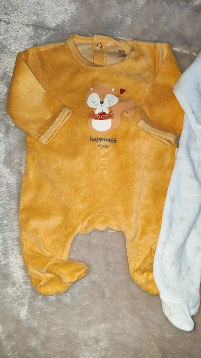Pyjamas 1 mois - photo numéro 2