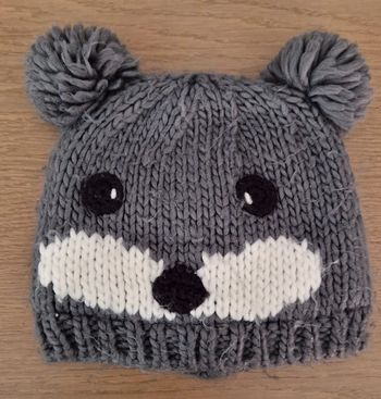 Bonnet nounous gris et blanc en très bon état