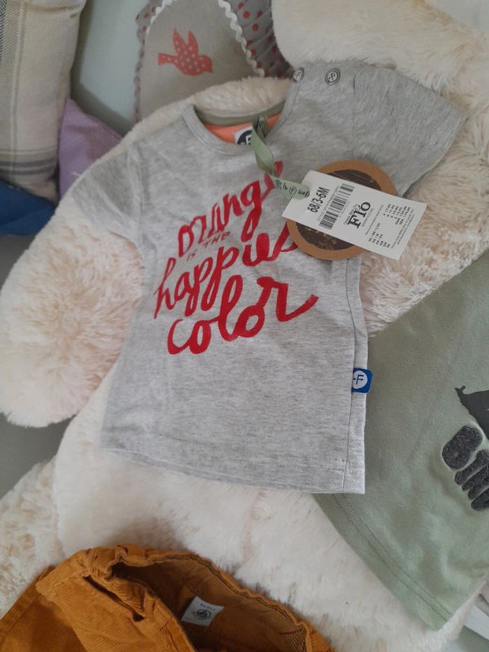 Lot Pantalon neuf et 2 tee shirts neufs - photo numéro 5