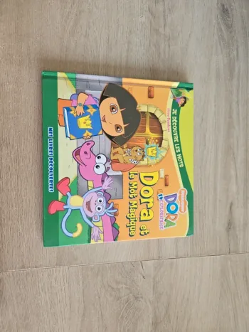 Livre dora l'exploratrice
