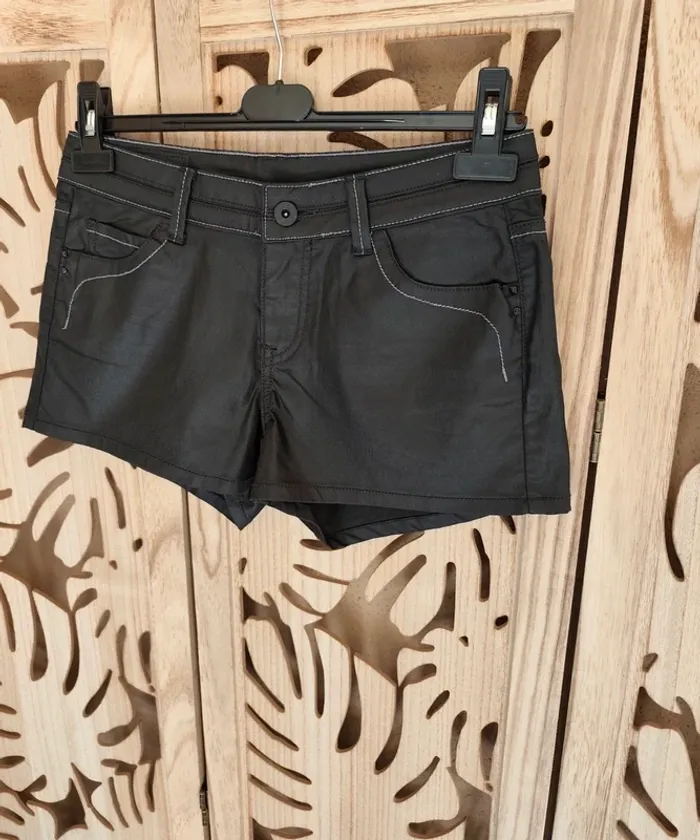 Short enduit taille 38 Pimkie - photo numéro 3