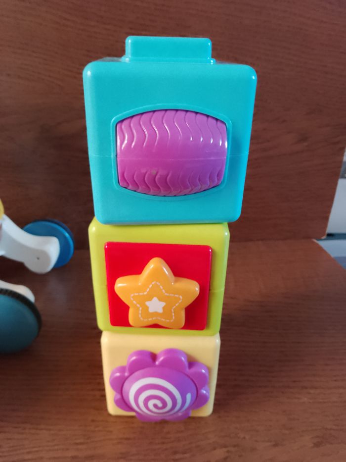 lot jouets d'éveil cubes chien à tirer hochets ect - photo numéro 4