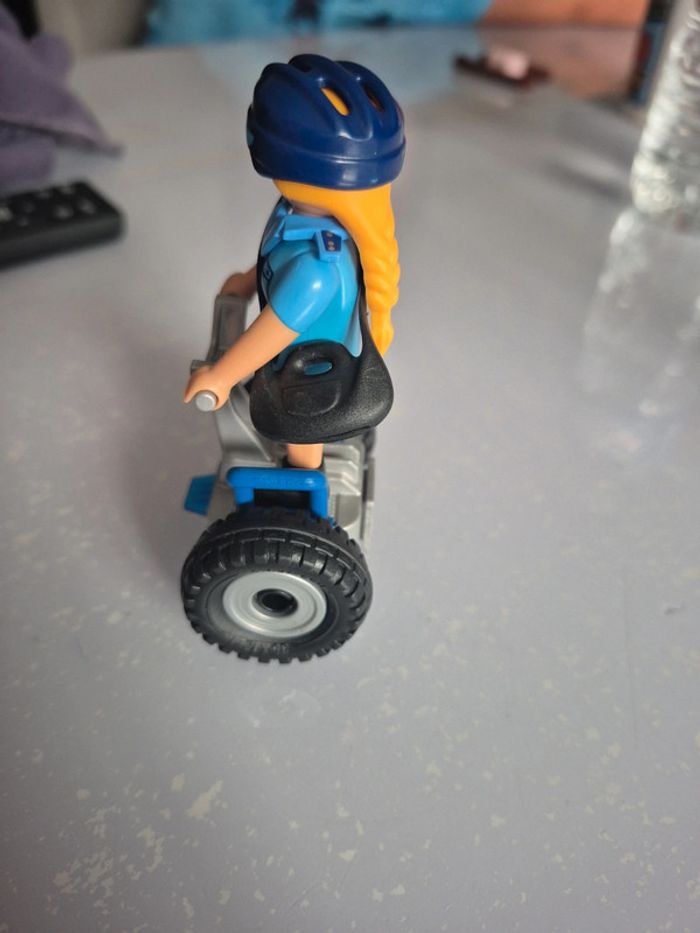 Playmobil 6877 policière avec gyropode - photo numéro 2
