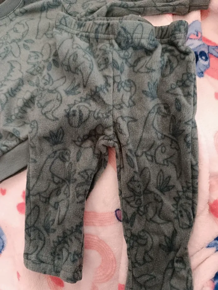 Pyjamas 2 pièces Kiabi taille 12 mois - photo numéro 2