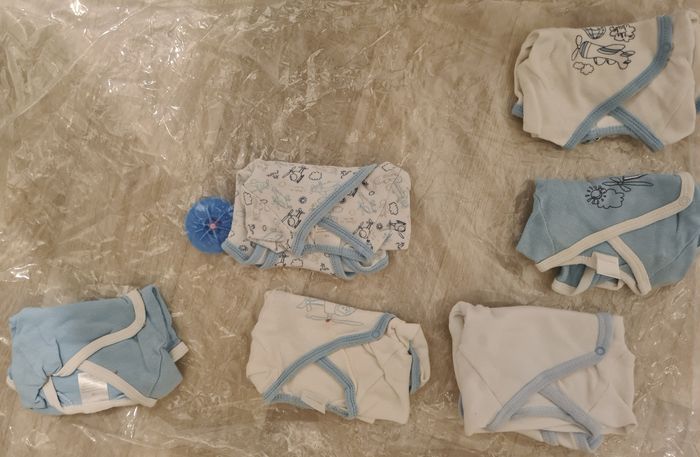 Lots de Vêtements d'un mois - photo numéro 2