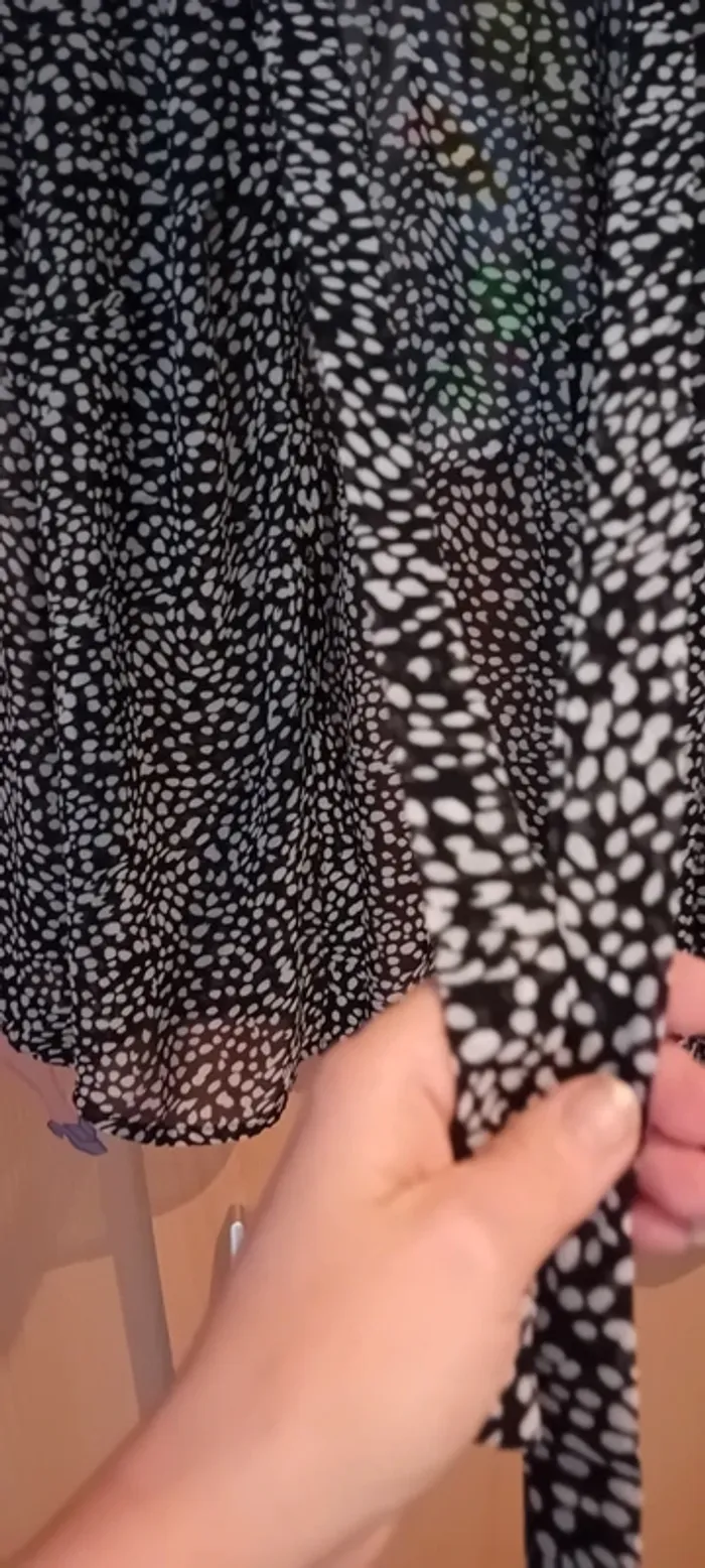 Très joli chemisier à pois légèrement transparent mim - photo numéro 4