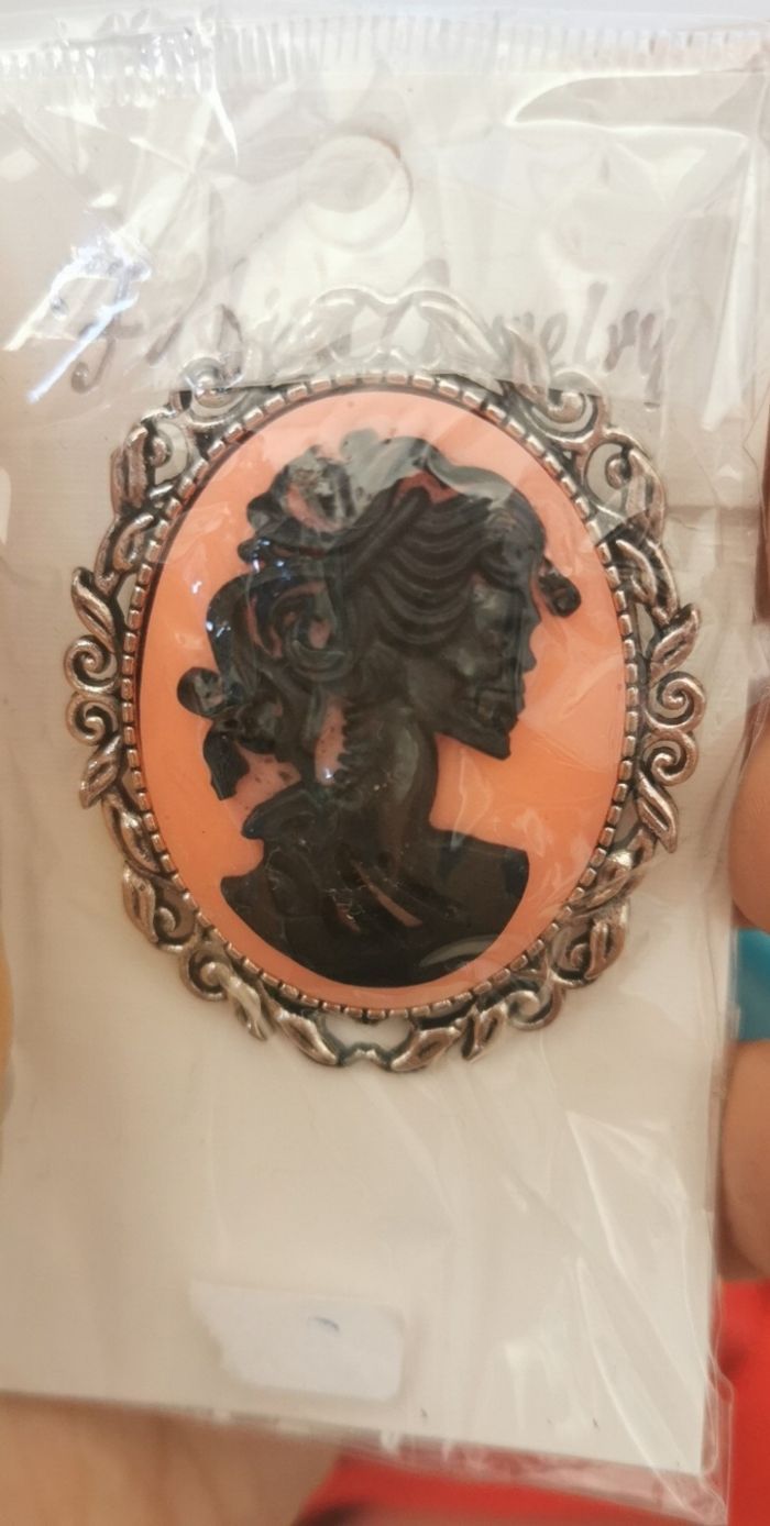 Broche cabochon squelette rose et noir - photo numéro 2