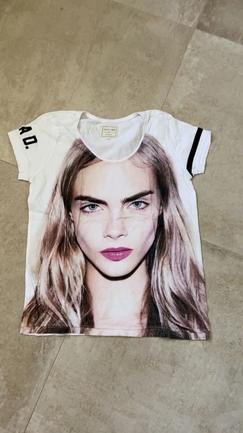 Tee shirt motif Cara Delavigne