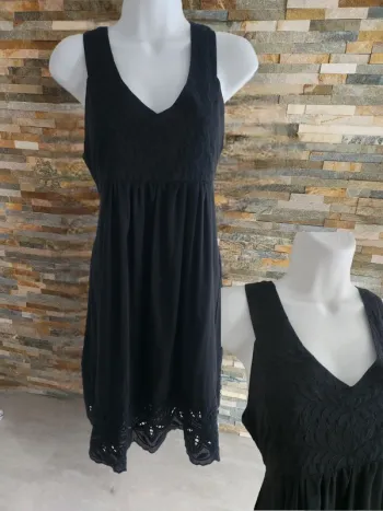 Robe en soie et coton noir avec broderie
