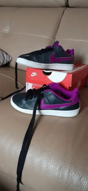 Chaussures/ baskets nike anthracite/violet pointure 35,5