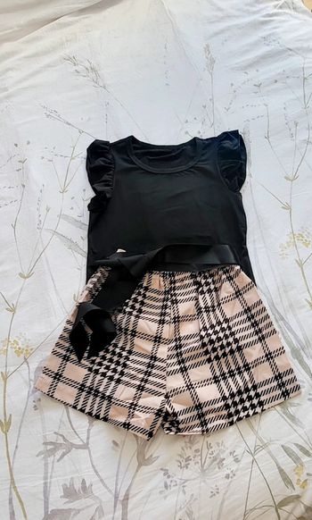 Tenue fille chic 2 pièces  Haut noir & Short à carreaux